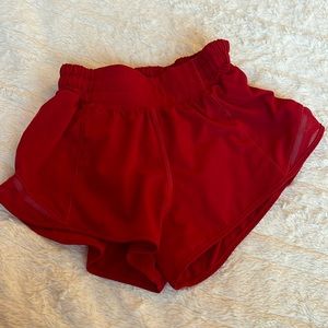 Lululemon Hotty Hot Low-Rise Short 2.5 Lined